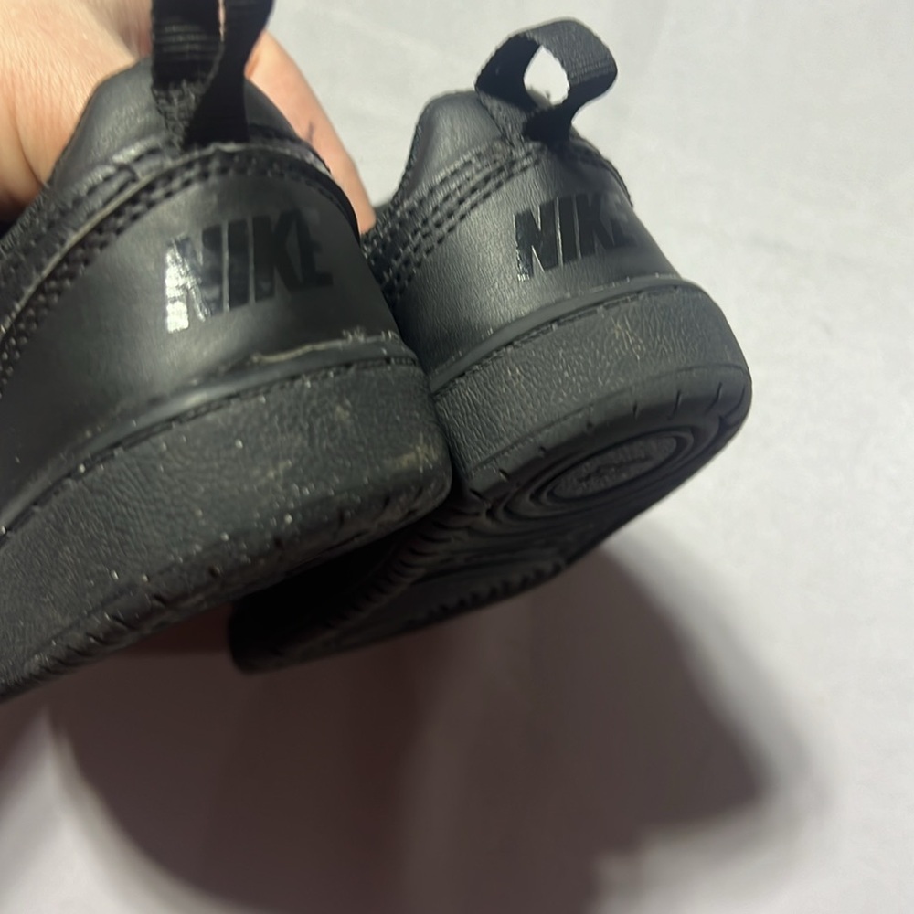 Kids Black Nikes - Picture 3 of 6